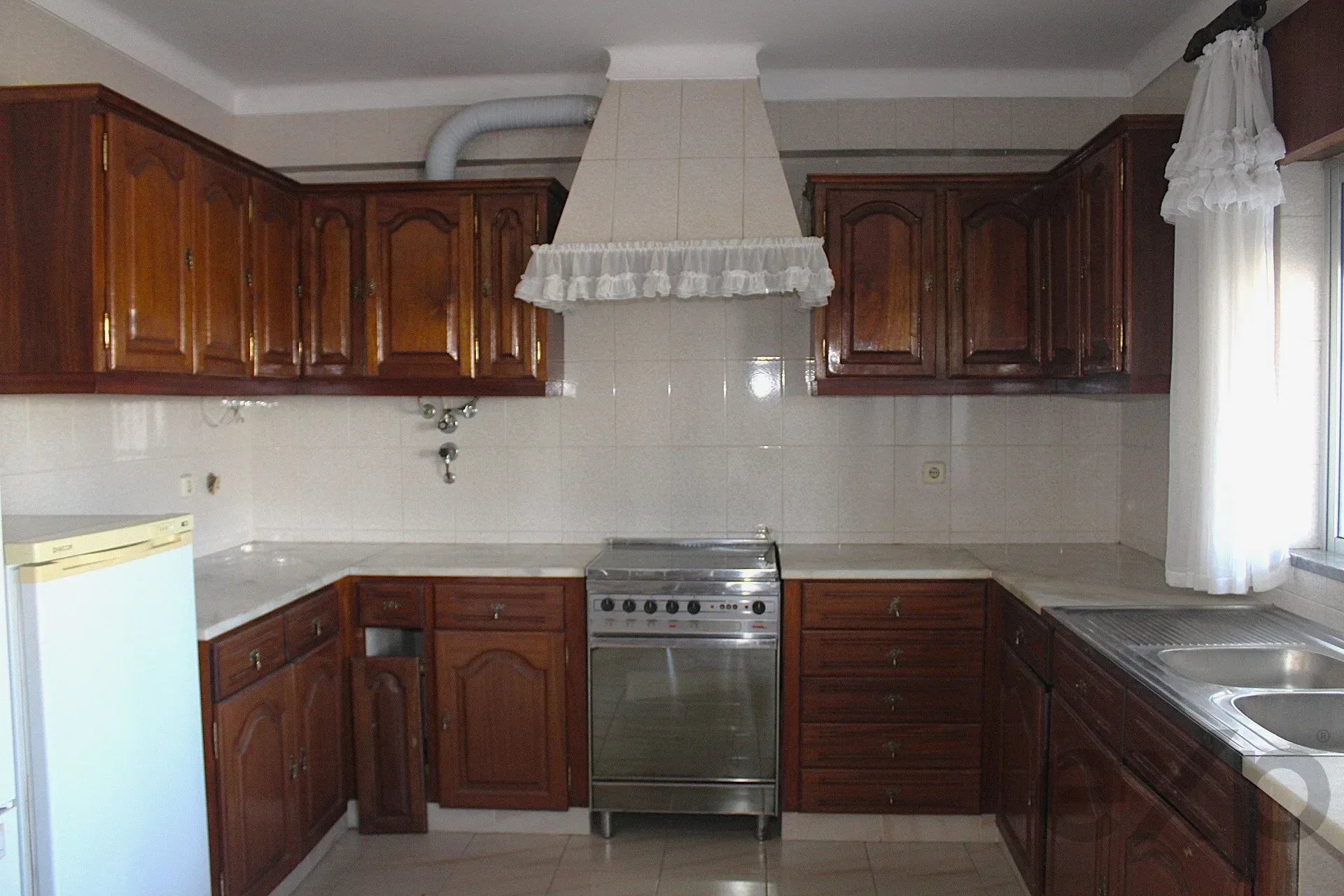 Moradia Bifamiliar em Ferragudo – Charme, Espaço e Potencial 87510156 image 46