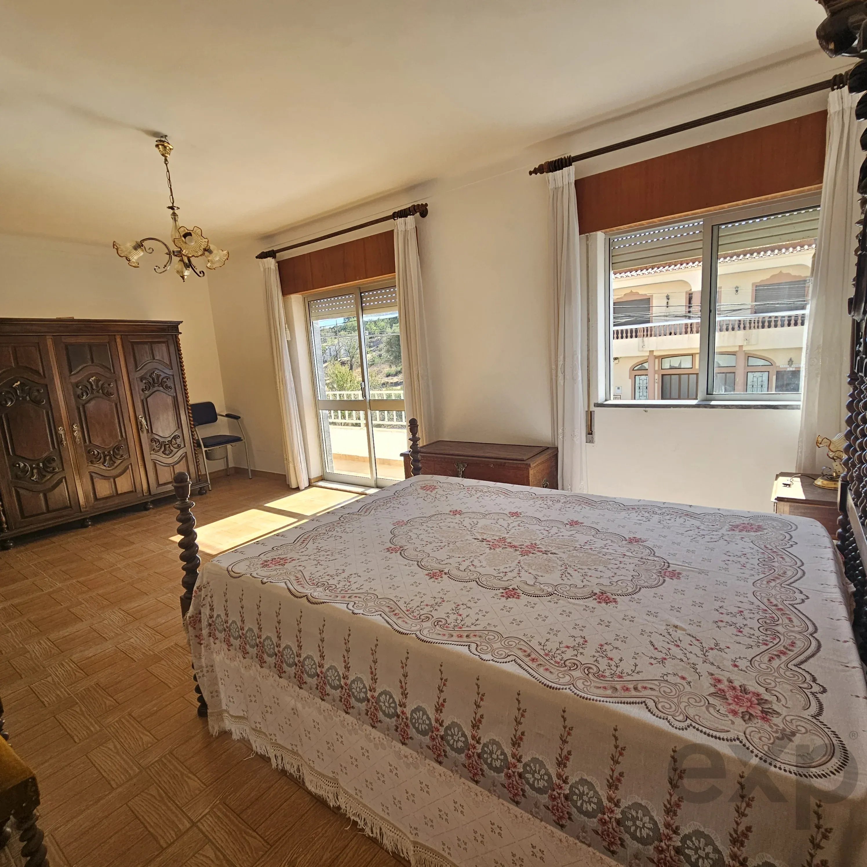 Moradia Bifamiliar em Ferragudo – Charme, Espaço e Potencial 87510156 image 40