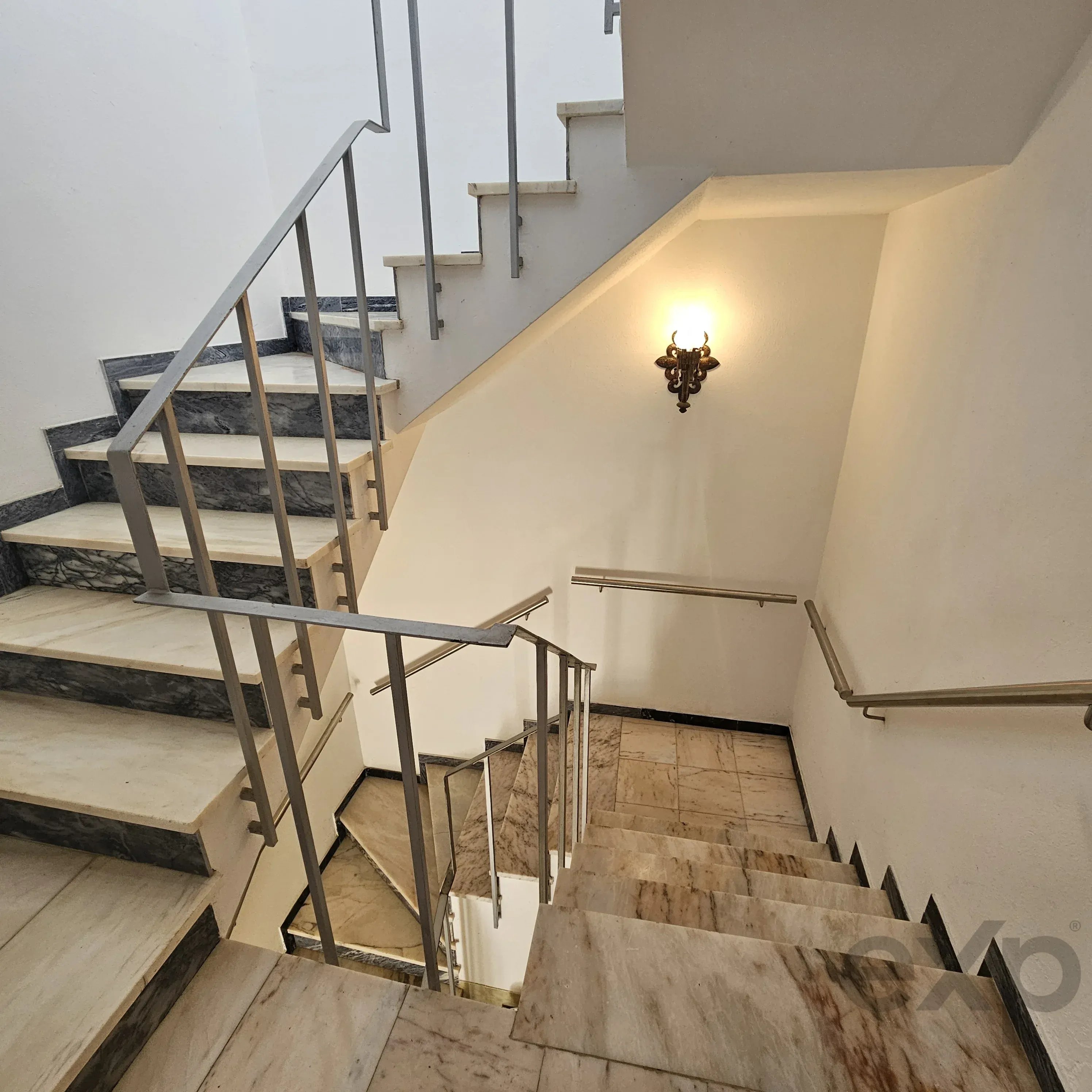 Moradia Bifamiliar em Ferragudo – Charme, Espaço e Potencial 87510156 image 35