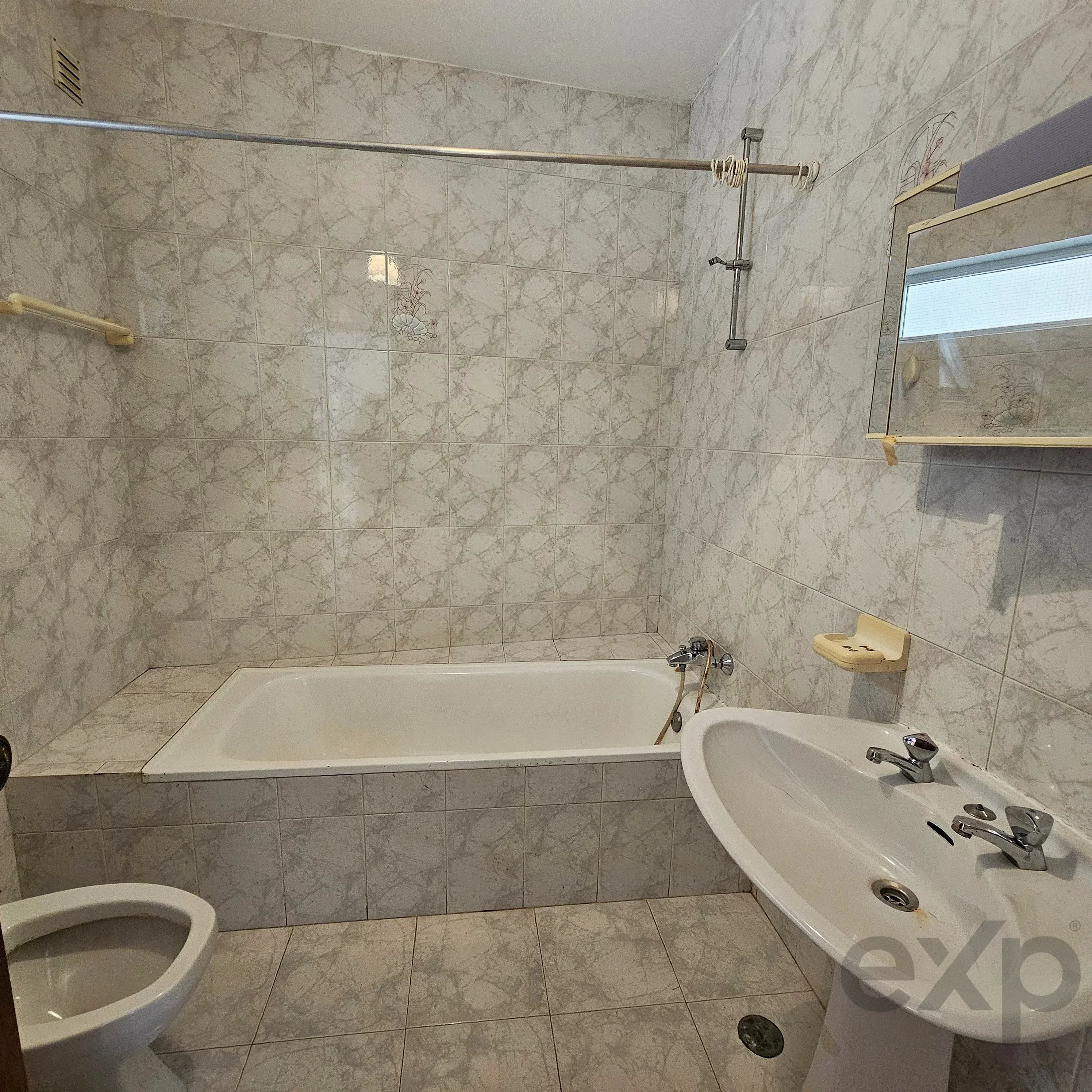 Moradia Bifamiliar em Ferragudo – Charme, Espaço e Potencial 87510156 image 44