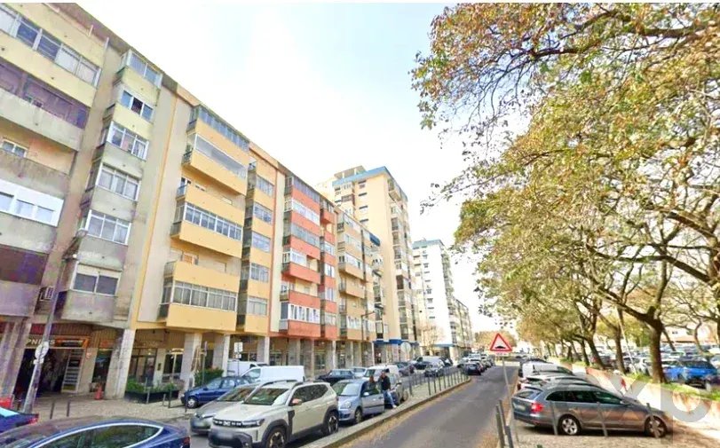 Apartment for sale in Benfica, 88 m²
