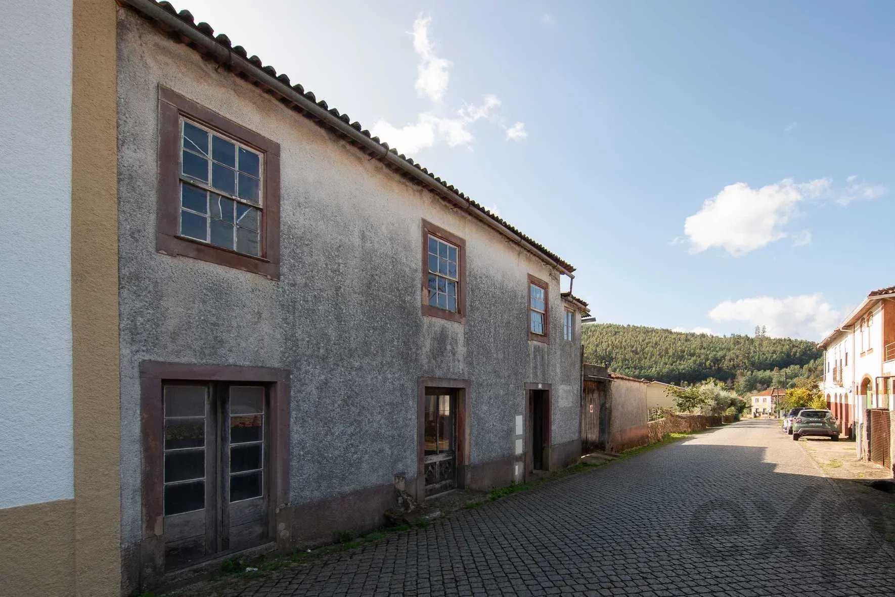 Residential House for sale in Vila Nova do Ceira, Rua Dr Francisco Martins Carneiro, n.º 37, 3330-456 Vila Nova do Ceira, 948 m²