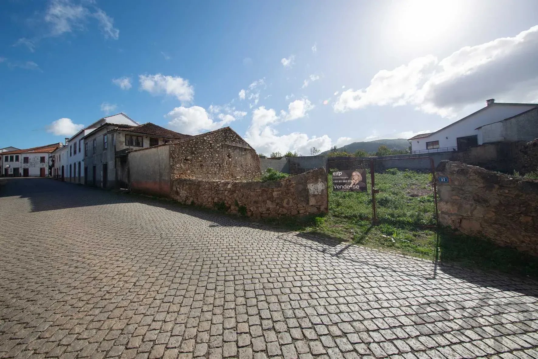 Residential House for sale in Vila Nova do Ceira, Rua Dr Francisco Martins Carneiro, n.º 37, 3330-456 Vila Nova do Ceira, 948 m²