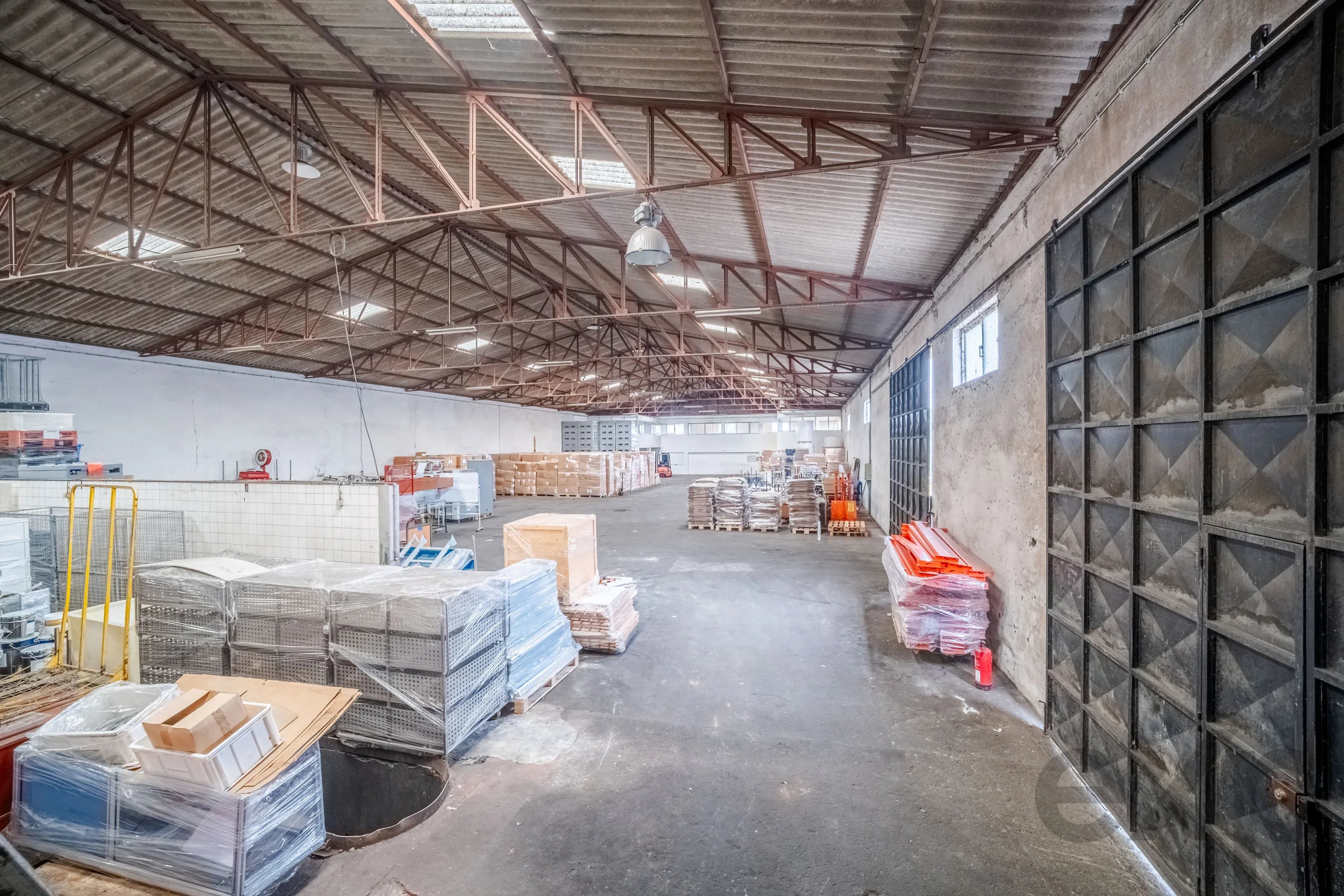 Warehouses for sale in Guilhufe e Urrô, 1824 m²