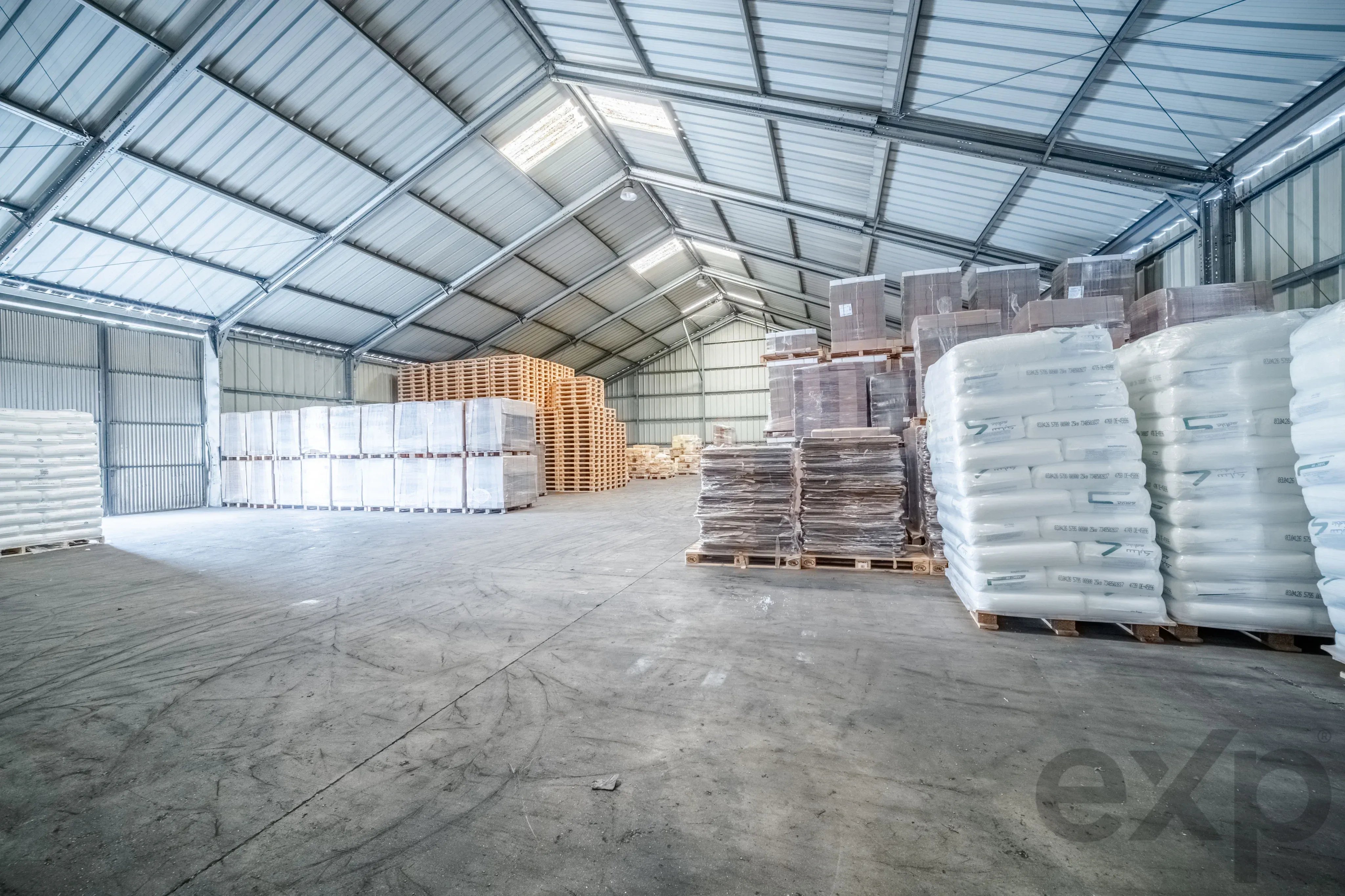Warehouses for sale in Guilhufe e Urrô, 1824 m²