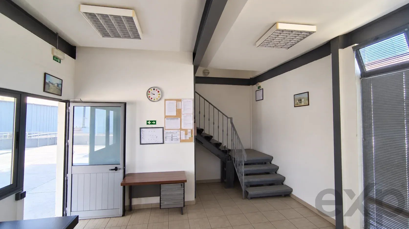 Warehouses for sale in Olhão, 881 m²