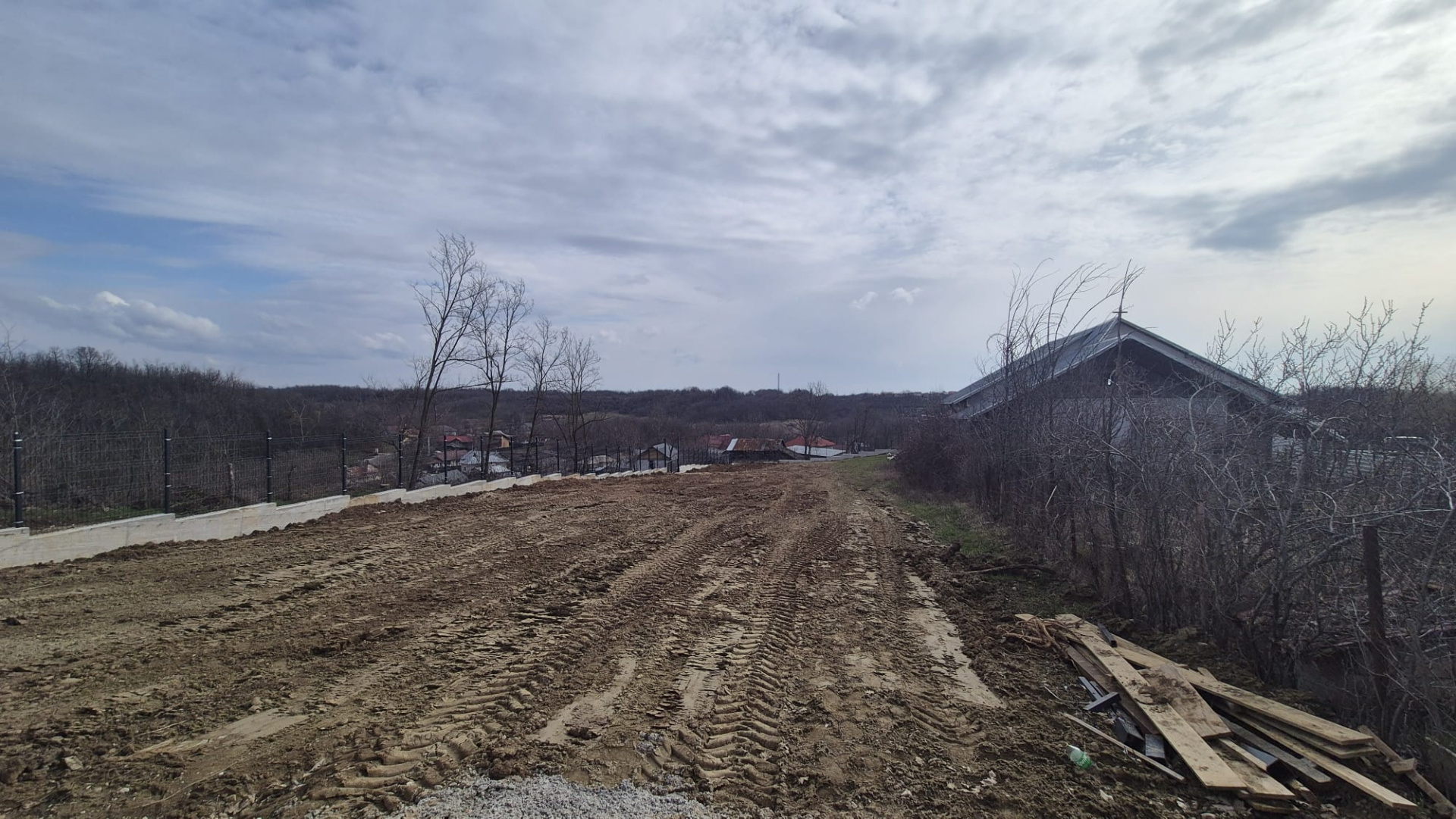Teren 1.500 mp lângă pădure, Albota – liniște, natură și potențial de parcelare