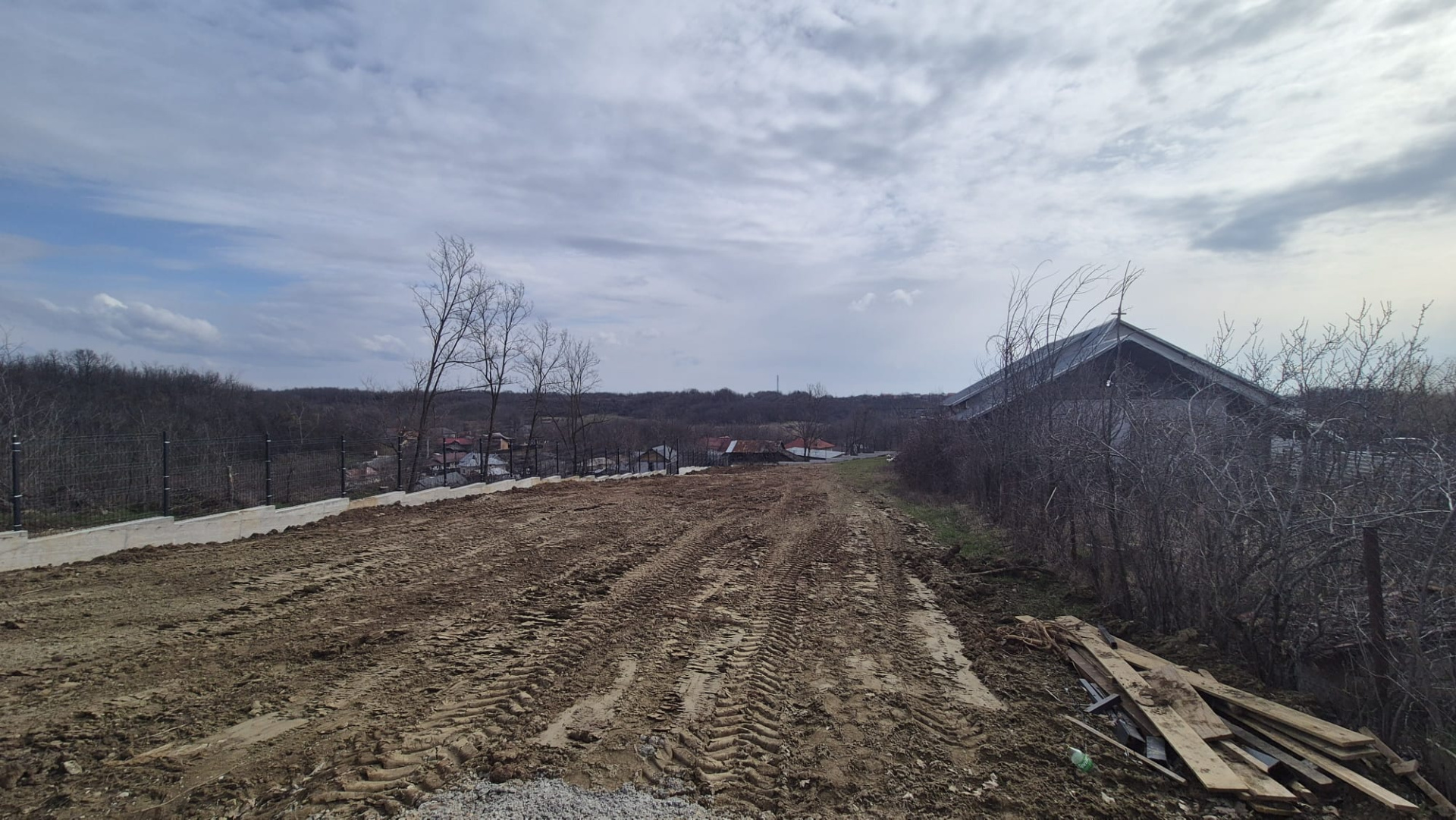 Teren 1.500 mp lângă pădure, Albota – liniște, natură și potențial de parcelare