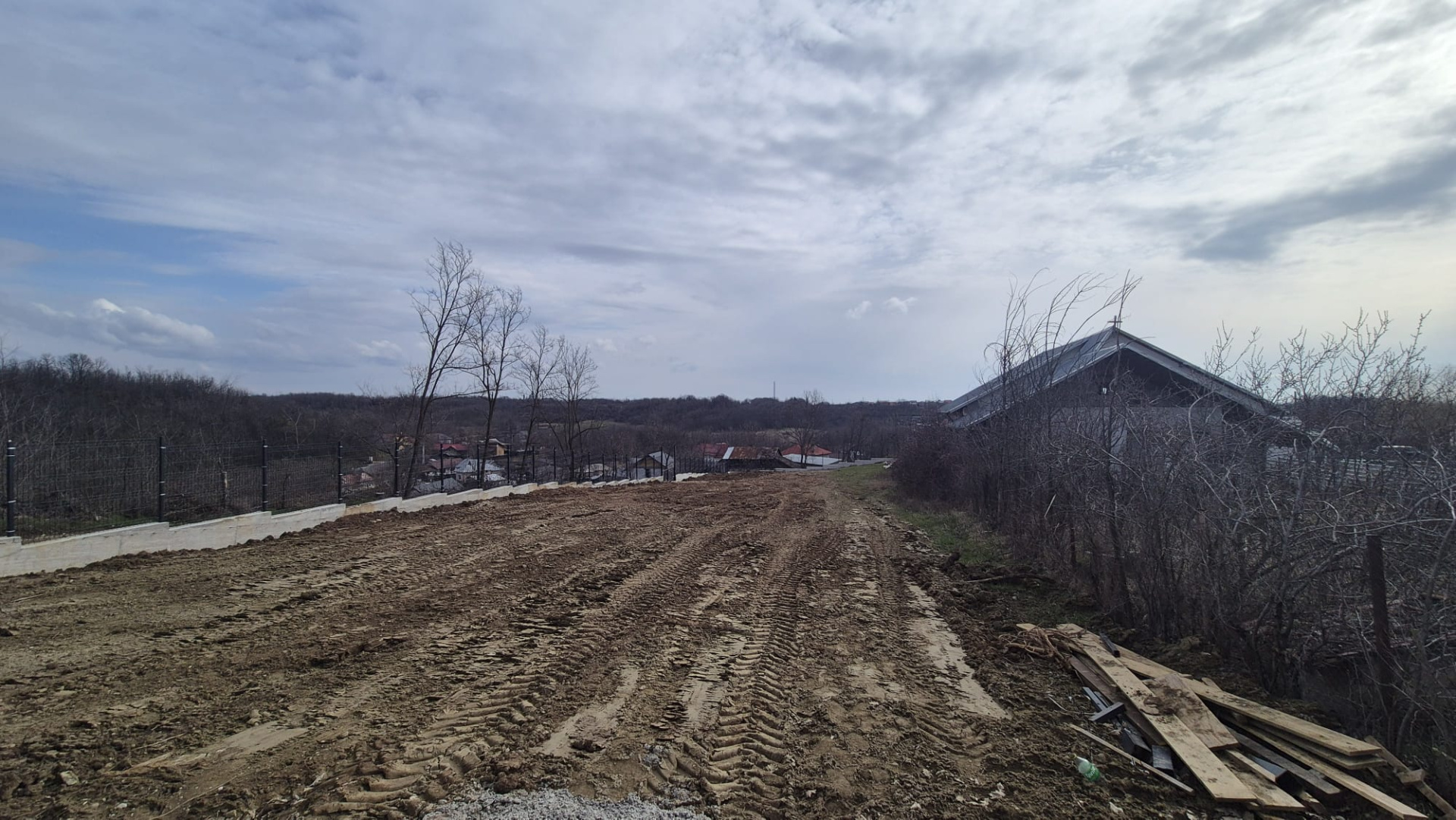 Teren 1.500 mp lângă pădure, Albota – liniște, natură și potențial de parcelare
