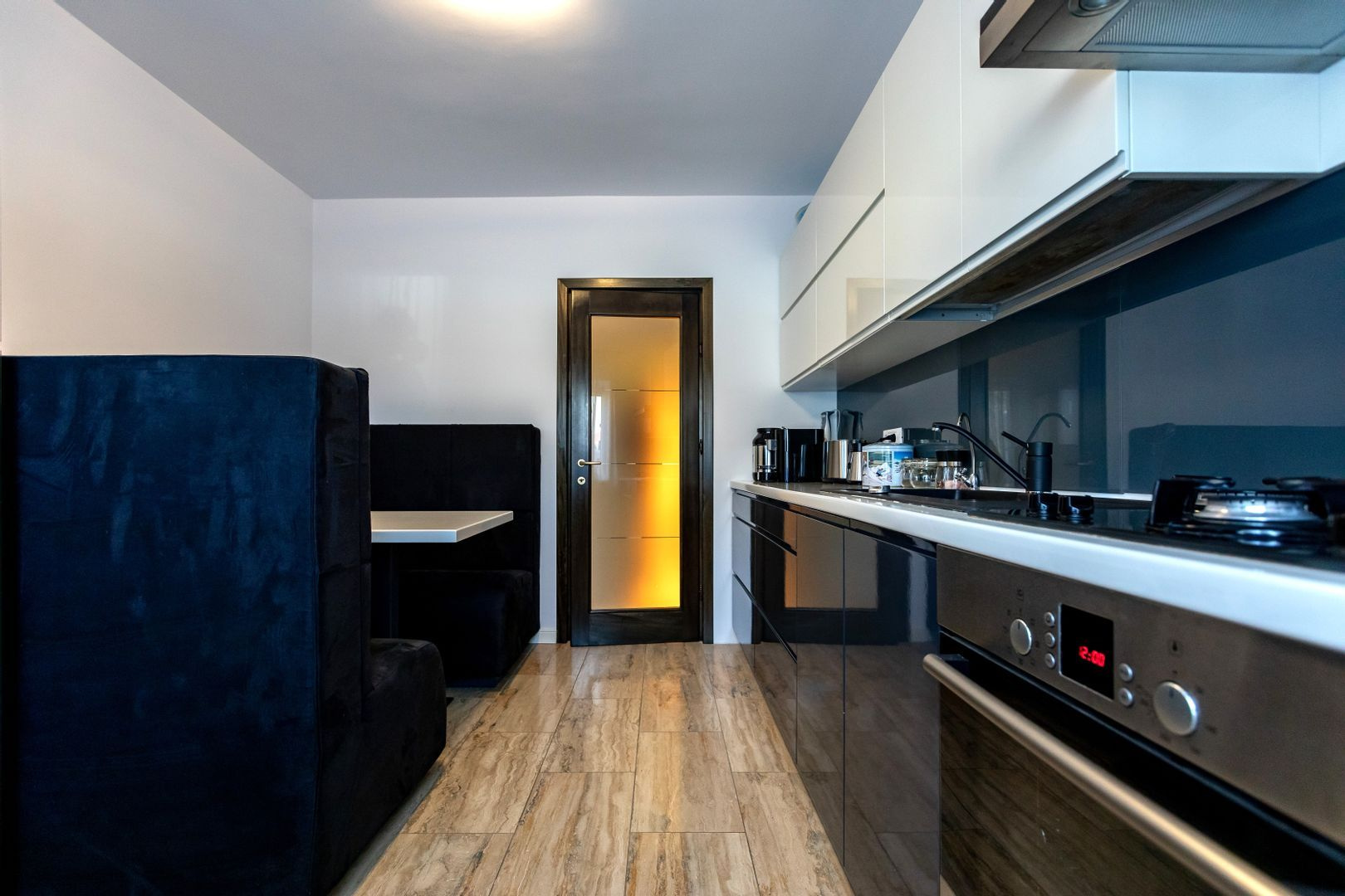 Casă/Vilă duplex cu 5 camere de vânzare, strada 9 Mai- zona Centrală