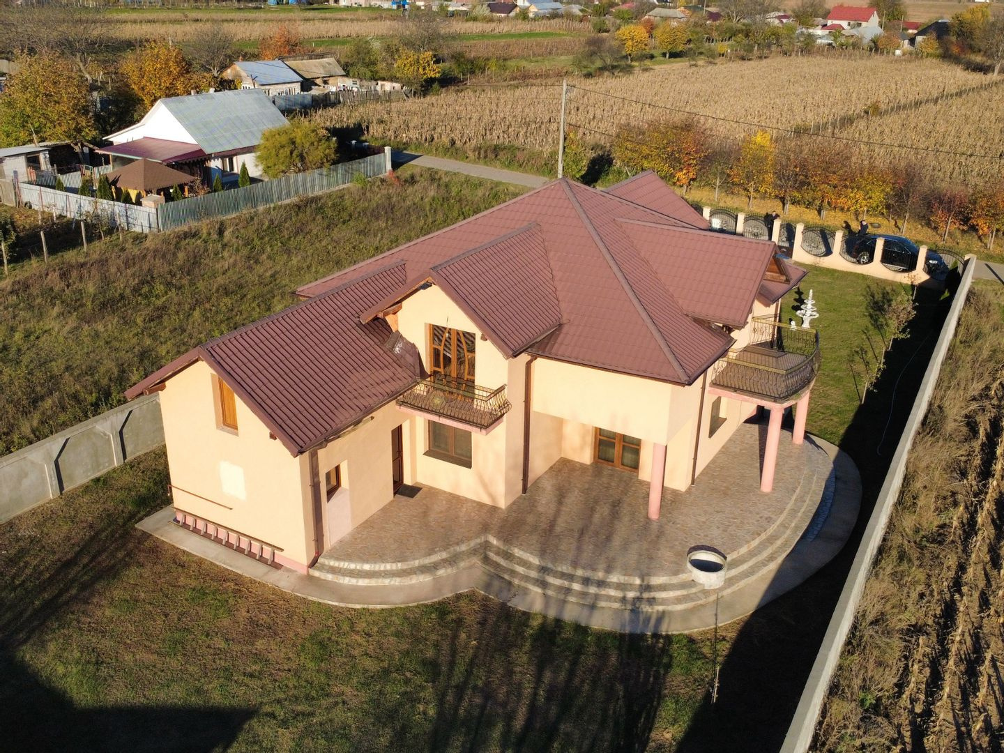 Casă / Vilă de vânzare cu 5 camere – Cartierul Nou, Sascut