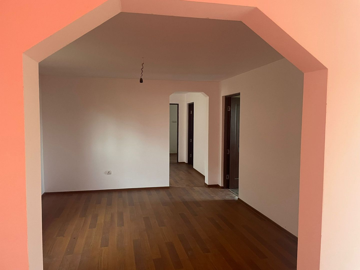 Casă / Vilă cu 6 camere de vânzare Leontinesti - Bacau