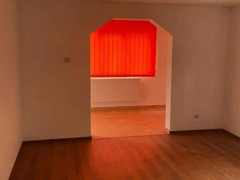 Casă / Vilă cu 6 camere de vânzare Leontinesti - Bacau