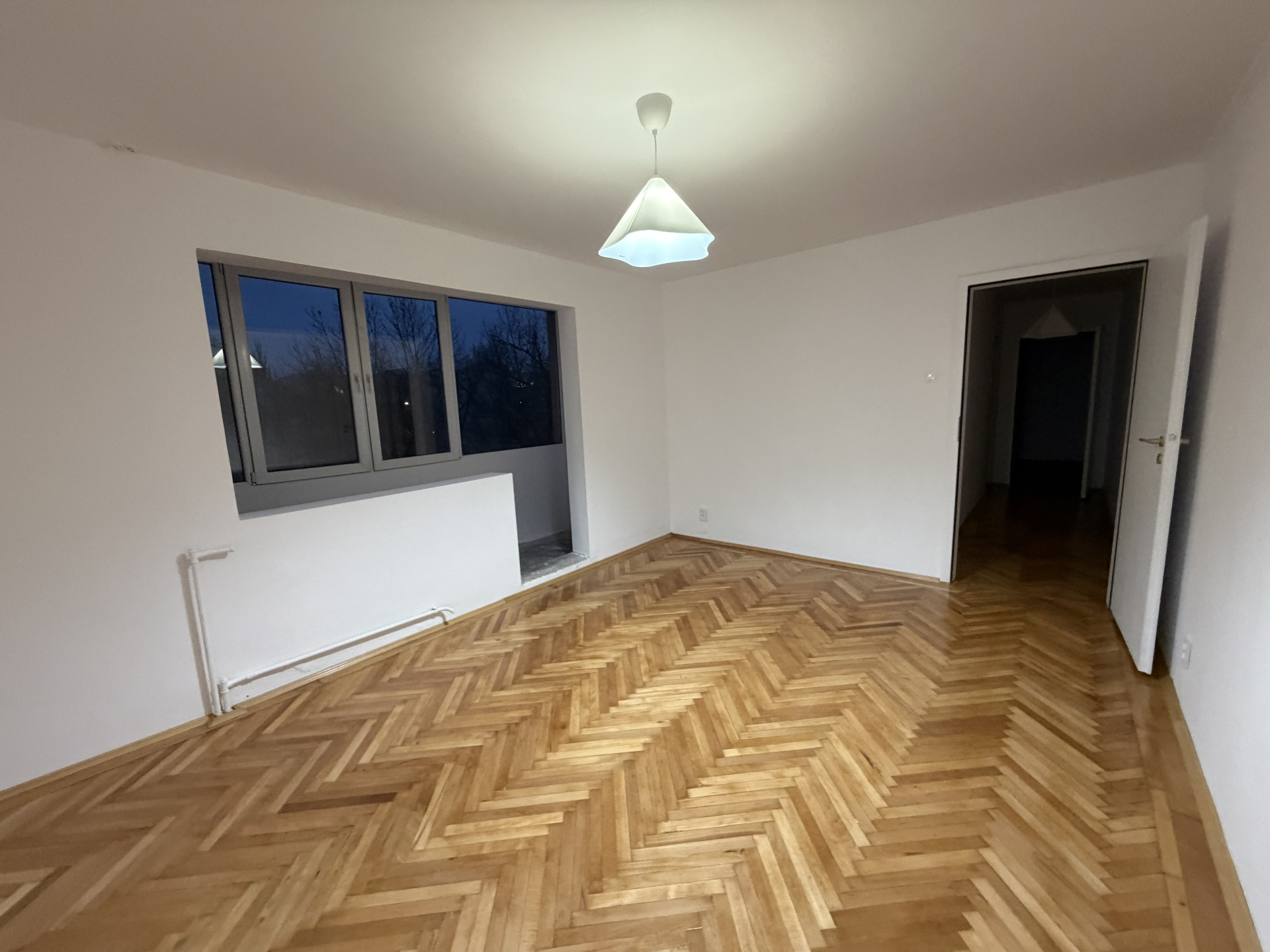 3 camere 68 mp 8 min metrou Titan bloc reabilitat parc 3 min