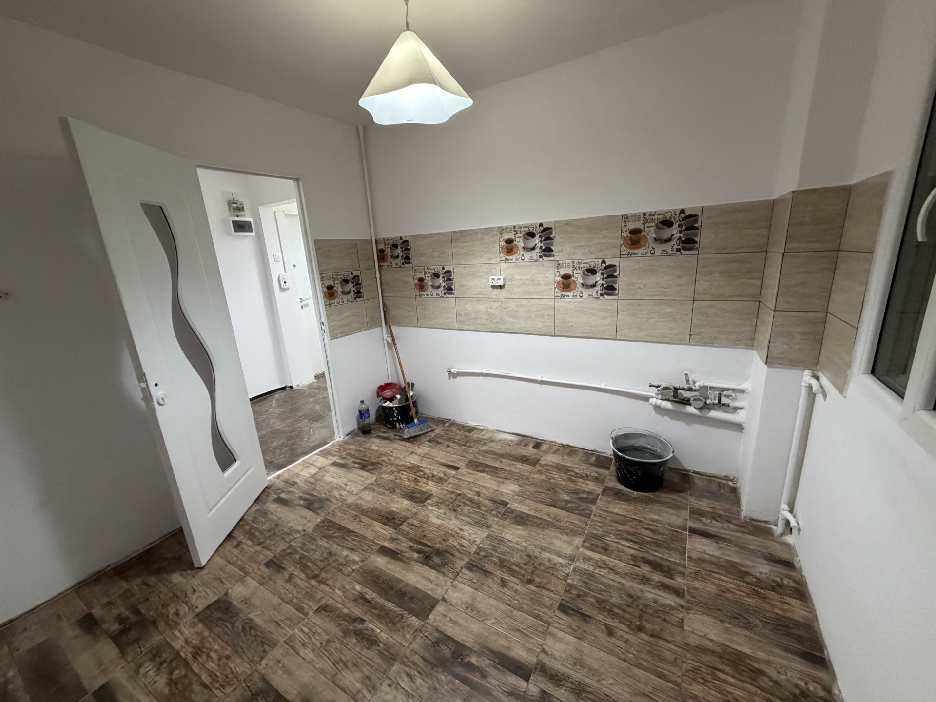 3 camere 68 mp 8 min metrou Titan bloc reabilitat parc 3 min