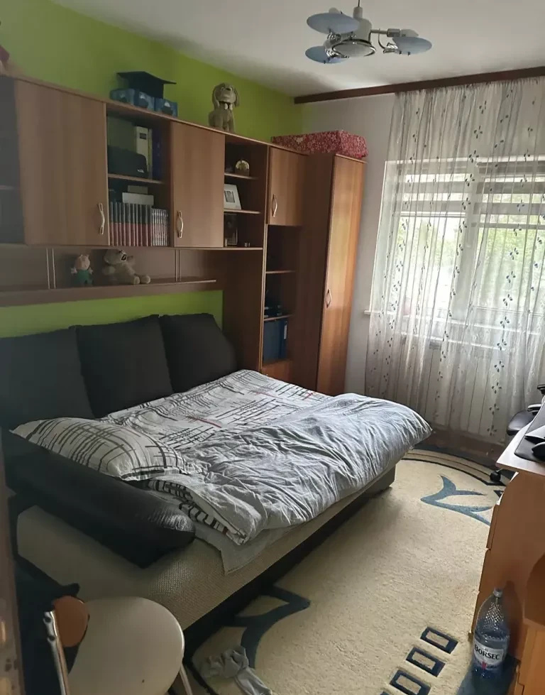 De vanzare apartament 3 camere decomandate, 70 m², et.1, zona Anda