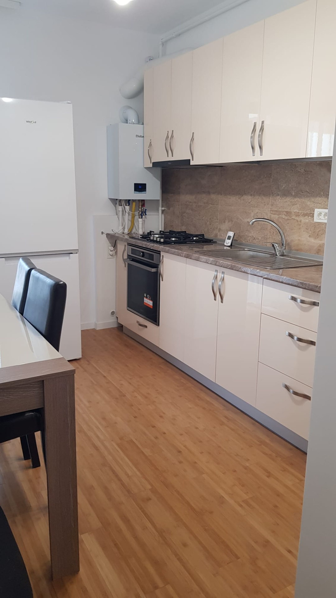Inchiriere apartament 3 camere Ultracentral ,bloc nou