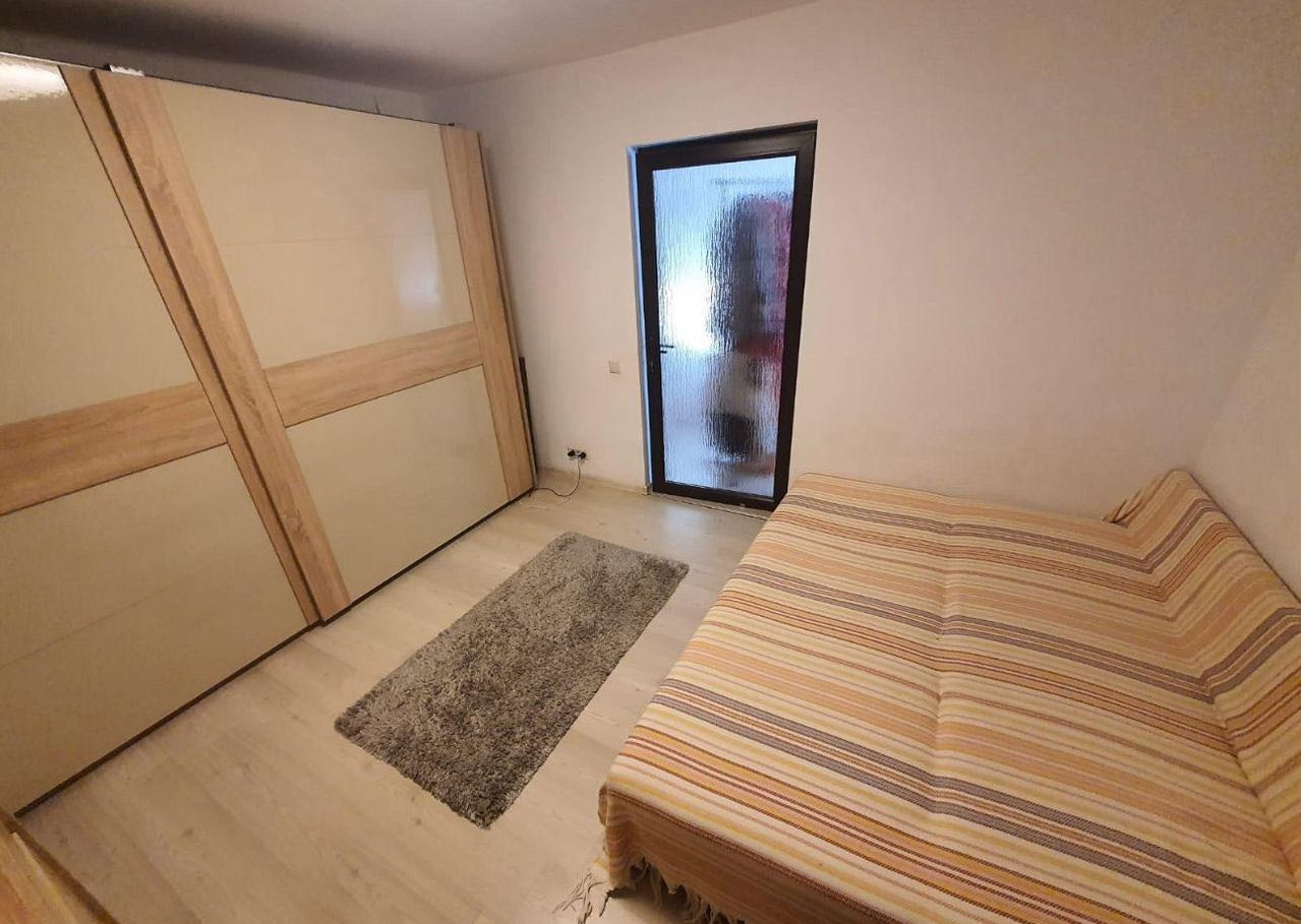 De vânzare , casa 3 camere + curte, zona Medeea