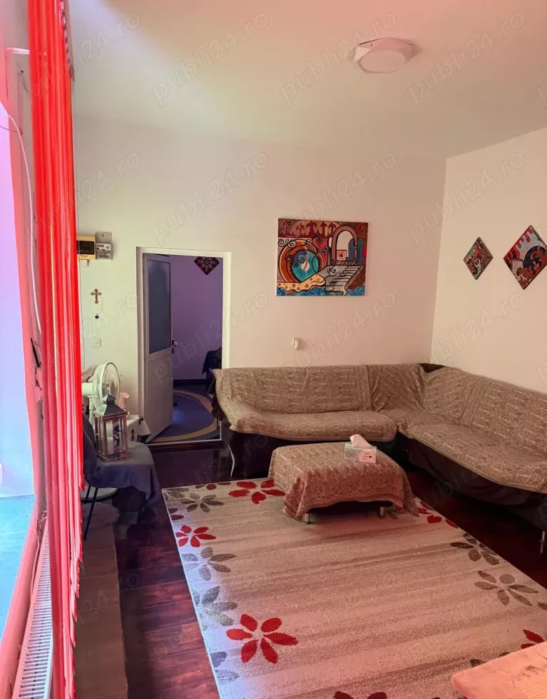 De vânzare casa din caramda 4 camere, zona Capitol, Constanta