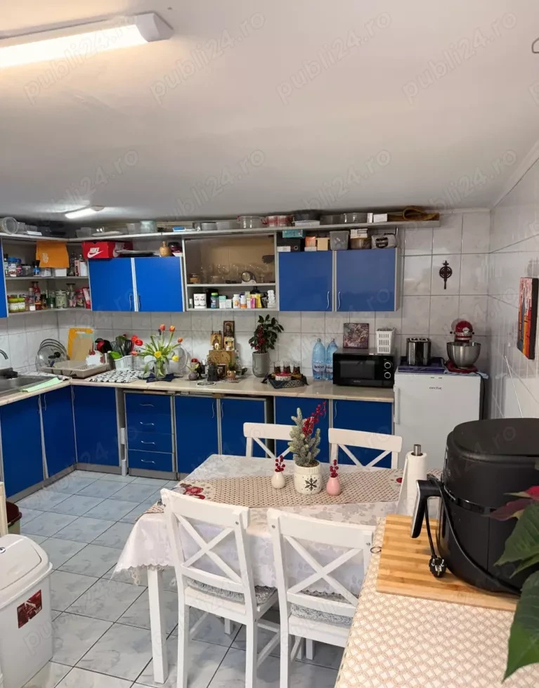 De vânzare casa din caramda 4 camere, zona Capitol, Constanta