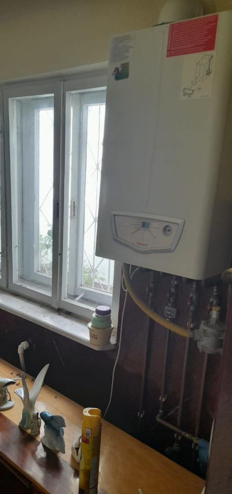 De vânzare casă , 4 camere, 2 bai, 2 bucătarii, zona Viile Noi, Constanta