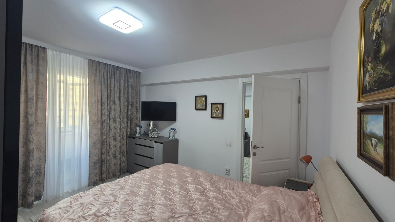 Apartament 3 camere – ultracentral Pitești | renovat complet | parcare inclusa