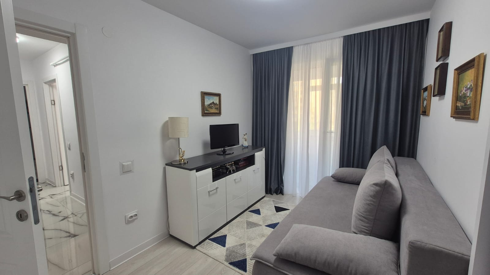 Apartament 3 camere – ultracentral Pitești | renovat complet | parcare inclusa