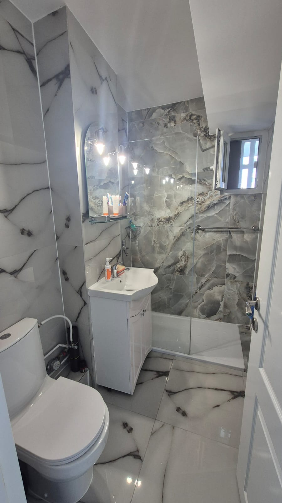 Apartament 3 camere – ultracentral Pitești | renovat complet | parcare inclusa