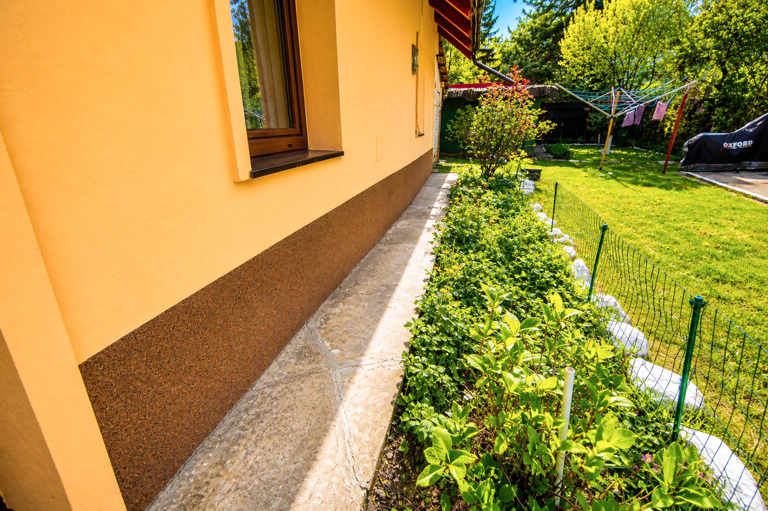 Corp de casă renovat, curte comună – Str. Lungă, Brașovul Vechi