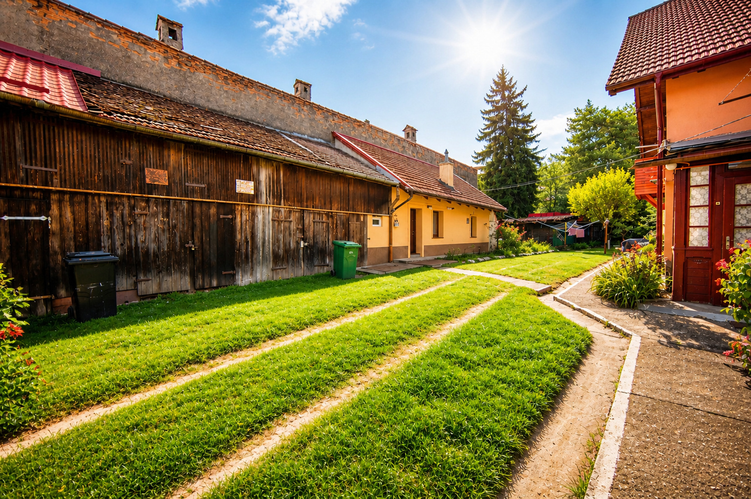 Corp de casă renovat, curte comună – Str. Lungă, Brașovul Vechi