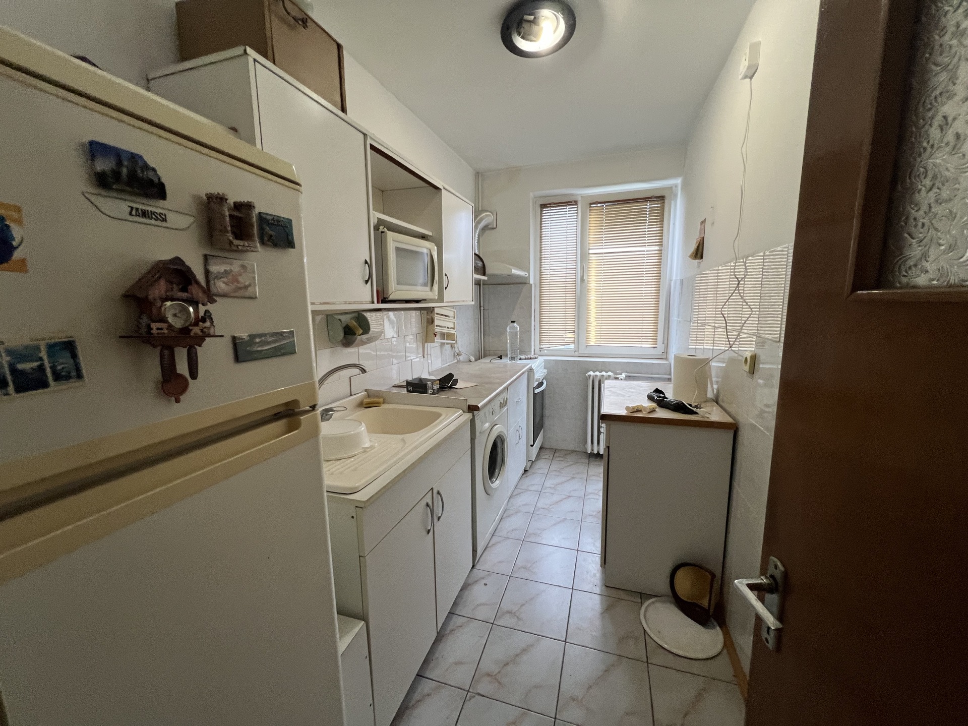 3 camere Decomandat electrica/sanitare refăcute 12 m Metrou Apărători reabilitat