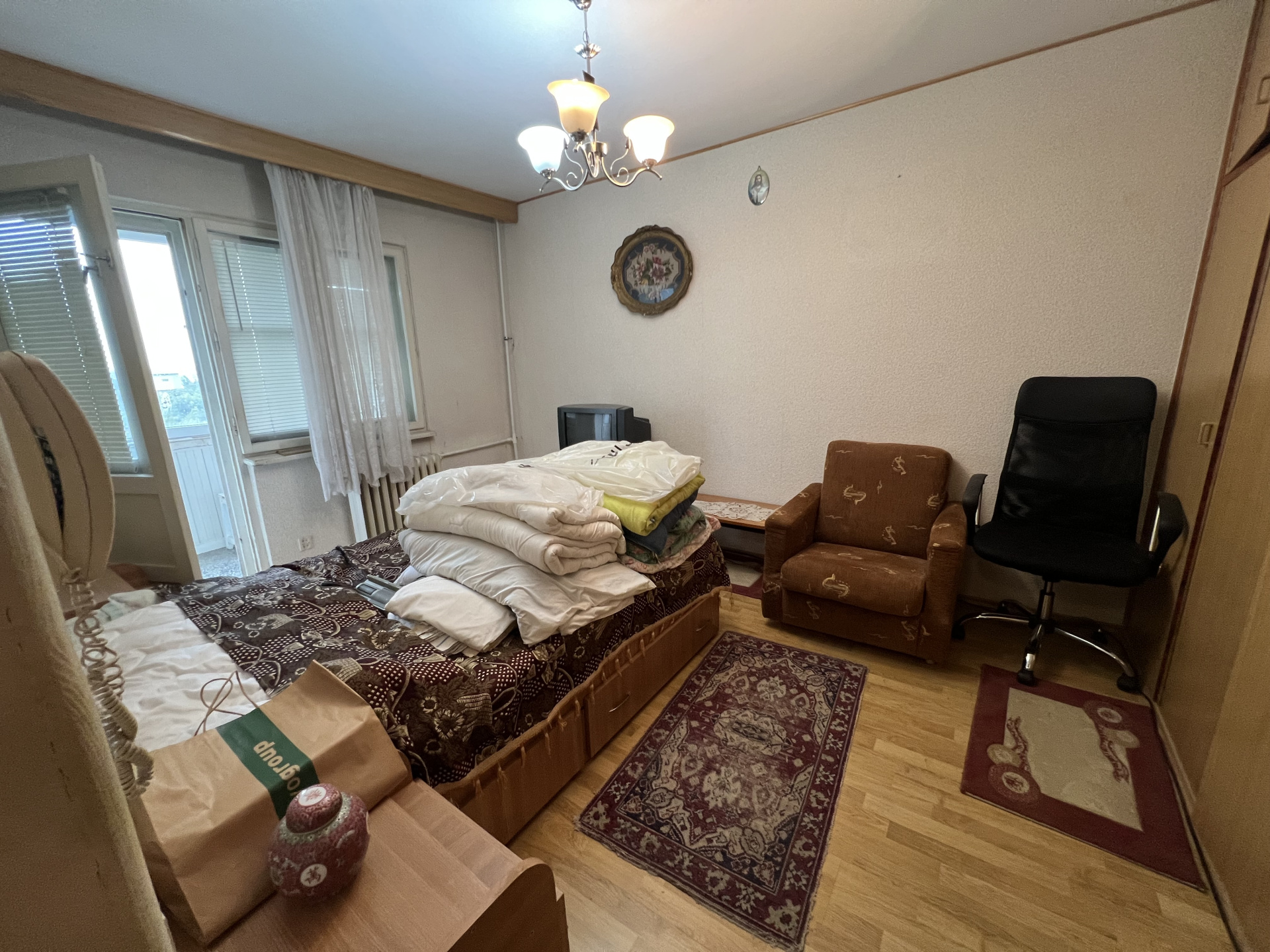 3 camere Decomandat electrica/sanitare refăcute 12 m Metrou Apărători reabilitat