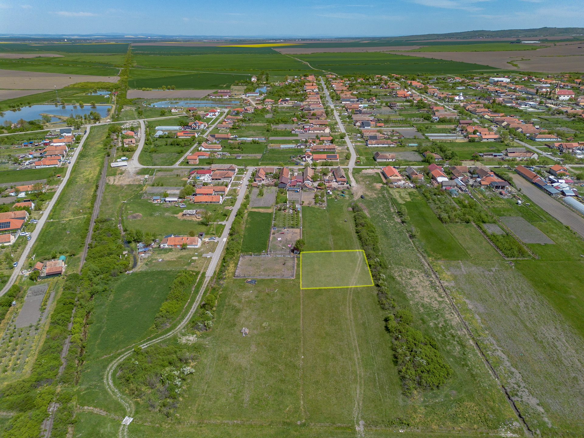 DE VÂNZARE: 1.448 MP DE „LINIȘTE PURĂ” LA NIȚCHIDORF