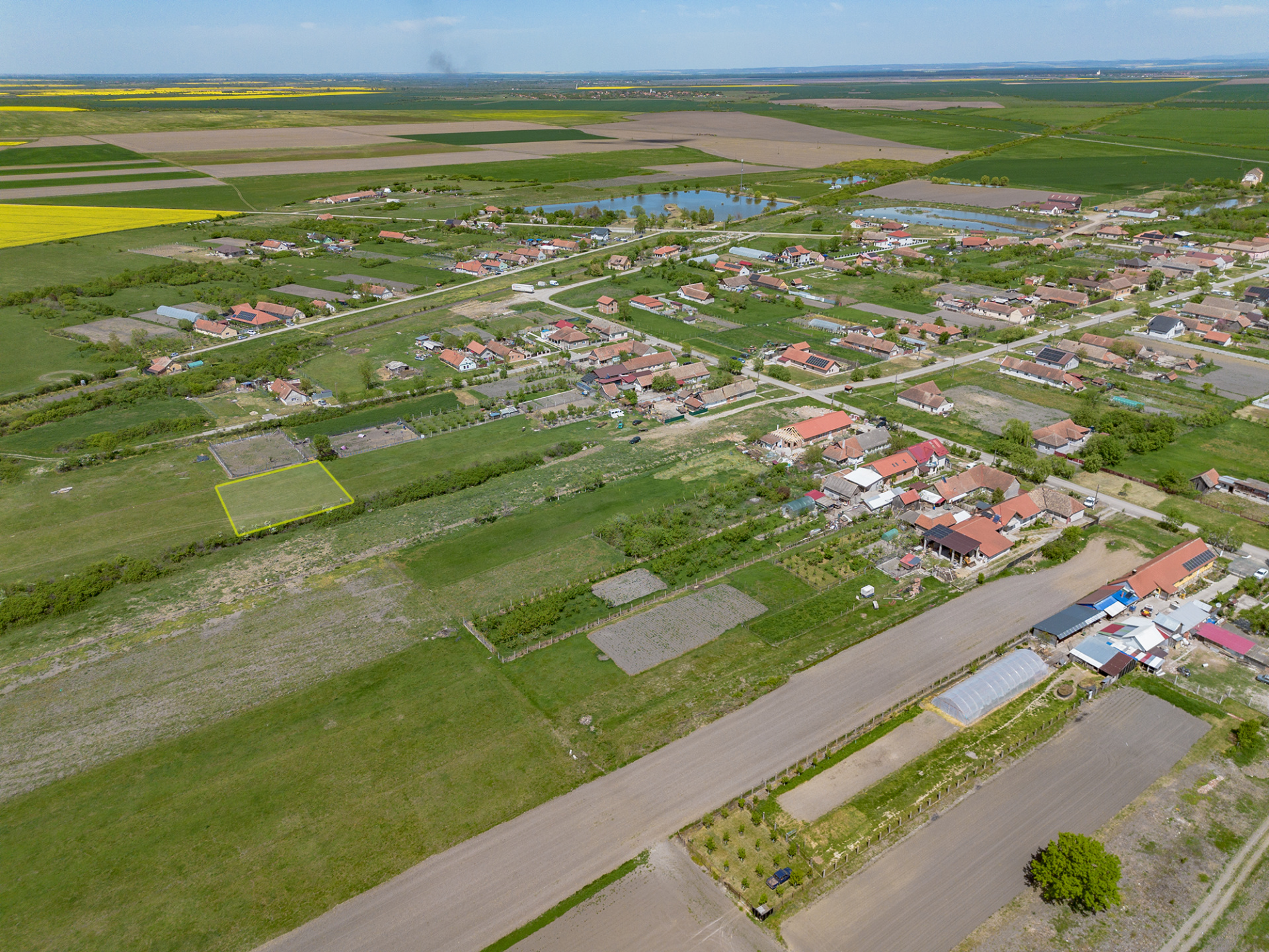 DE VÂNZARE: 1.448 MP DE „LINIȘTE PURĂ” LA NIȚCHIDORF