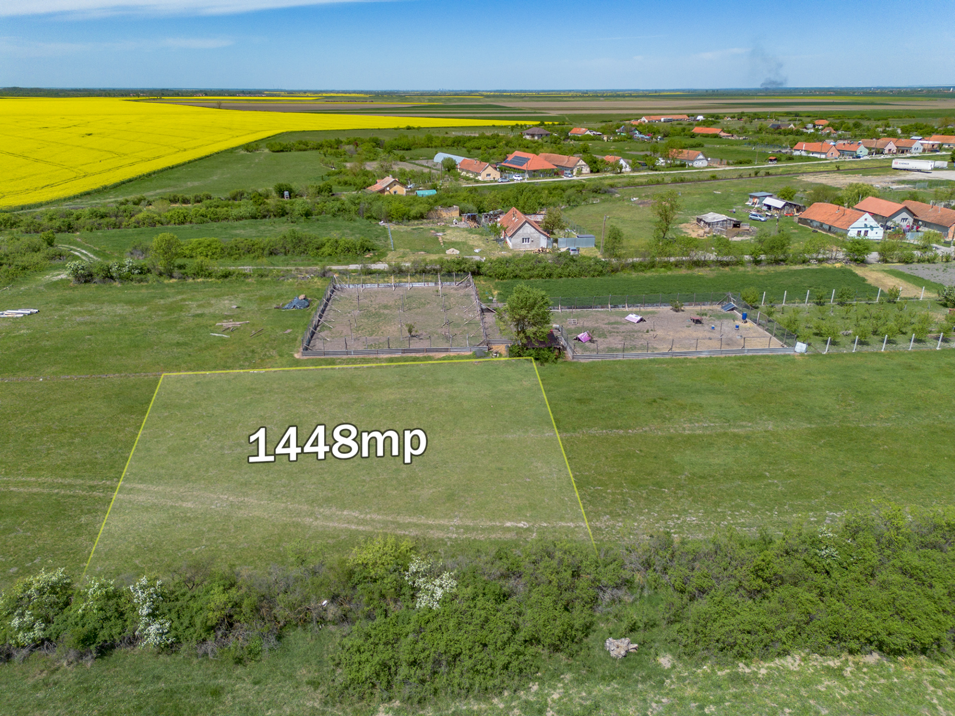 DE VÂNZARE: 1.448 MP DE „LINIȘTE PURĂ” LA NIȚCHIDORF