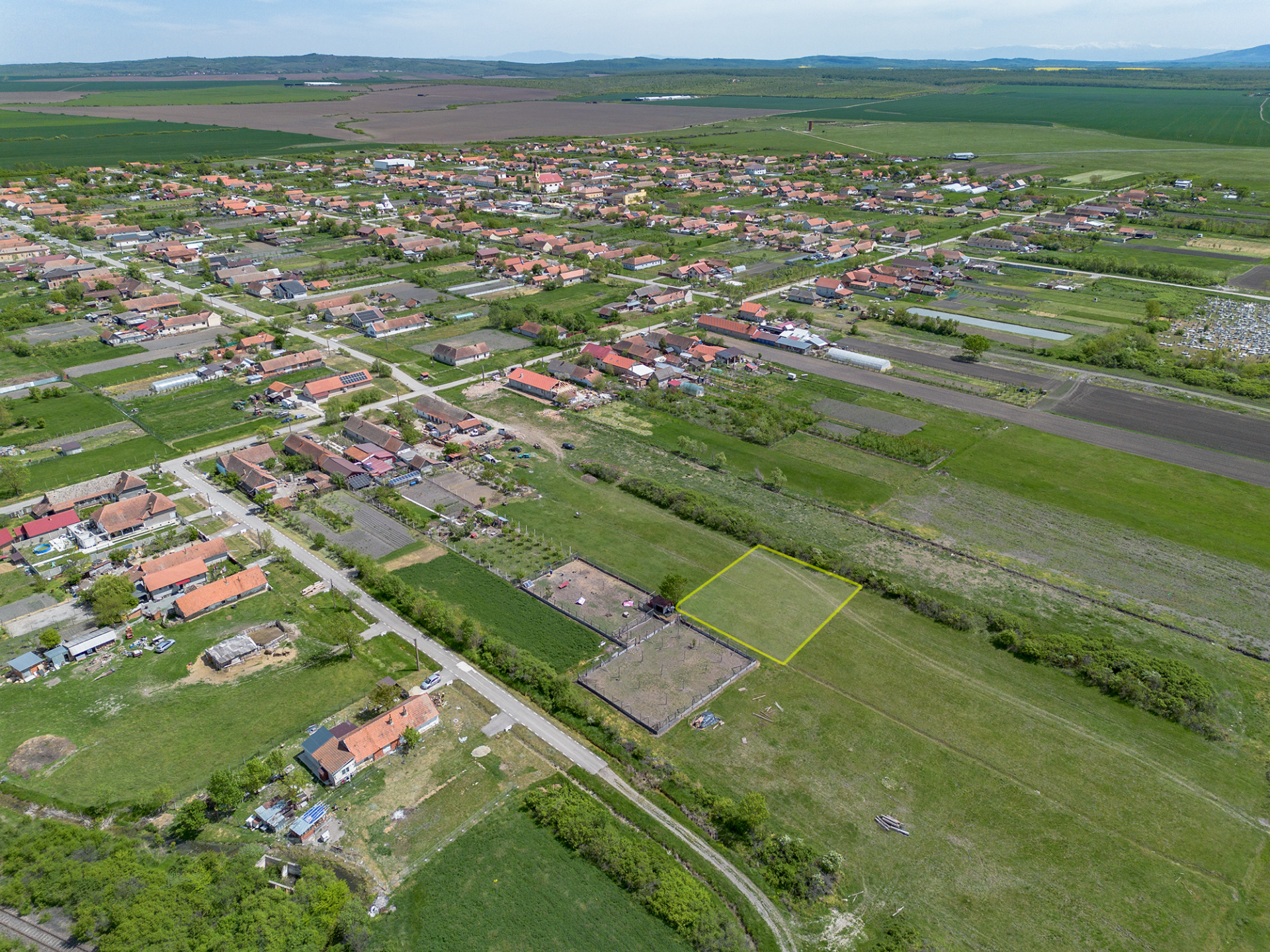 DE VÂNZARE: 1.448 MP DE „LINIȘTE PURĂ” LA NIȚCHIDORF