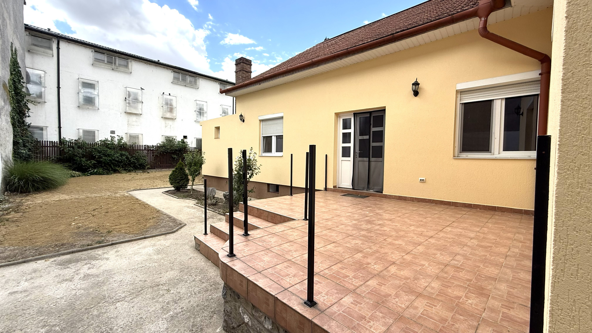 Ideal House for Offices – Velența
