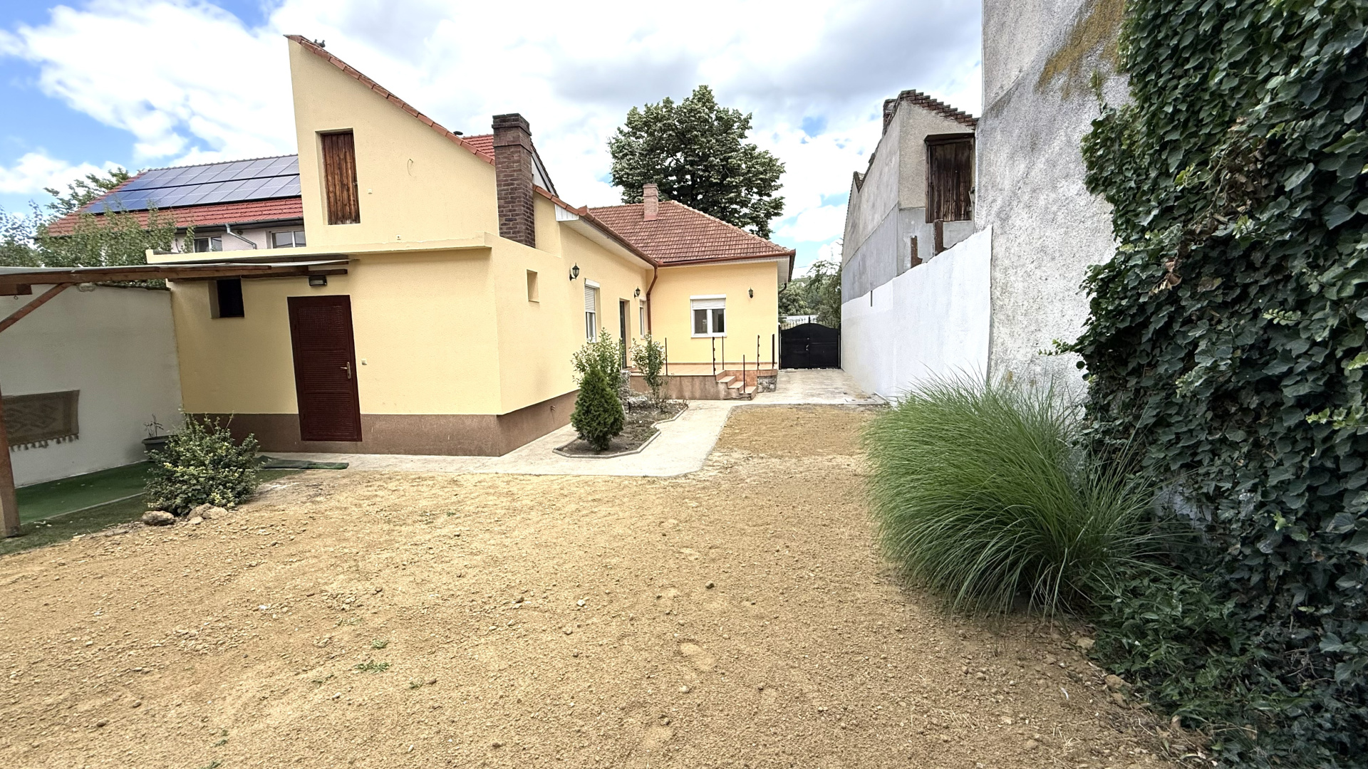 Ideal House for Offices – Velența 2