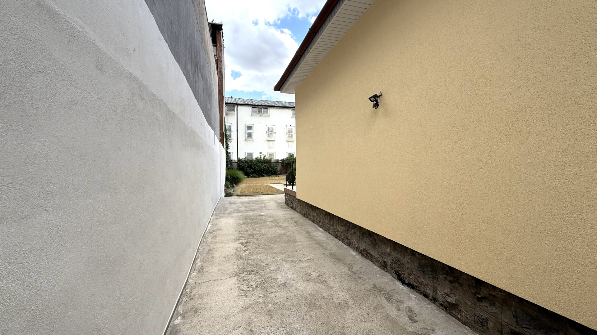 Ideal House for Offices – Velența 4
