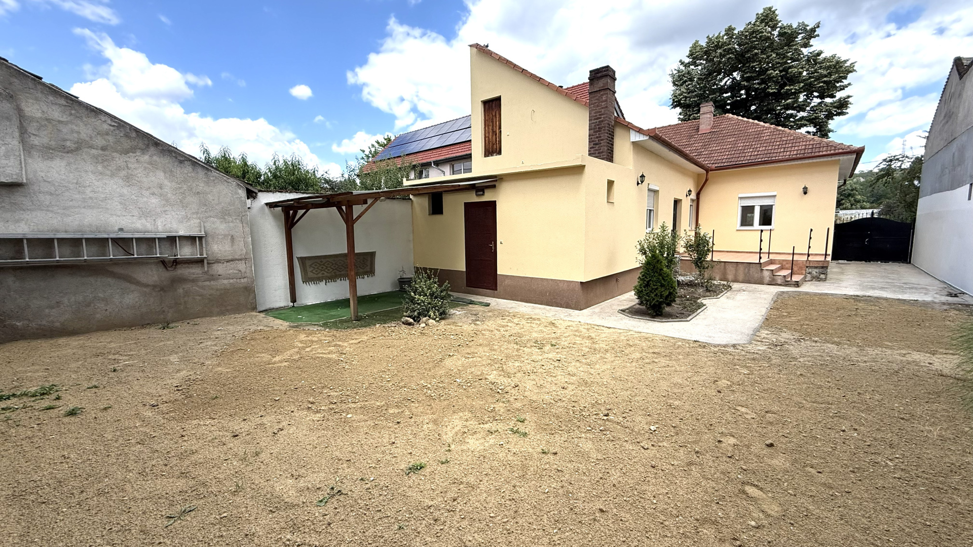 Ideal House for Offices – Velența 3