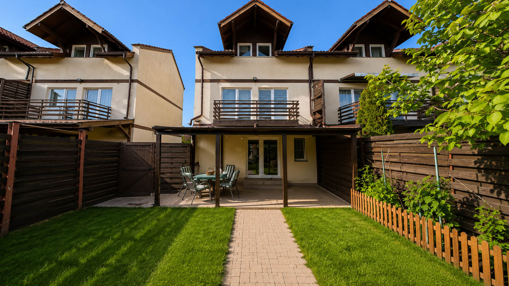 Triplex with Finished Attic, Gazebo, Cellar and Sunny Courtyard | Izvor District