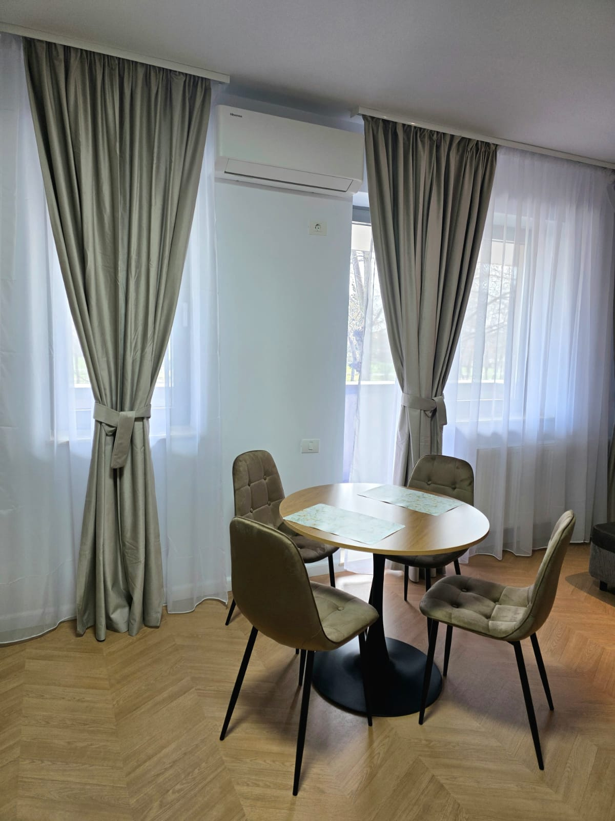 De închiriat apartament 2 camere decomandate, et 1, langa City Mall. Bloc nou