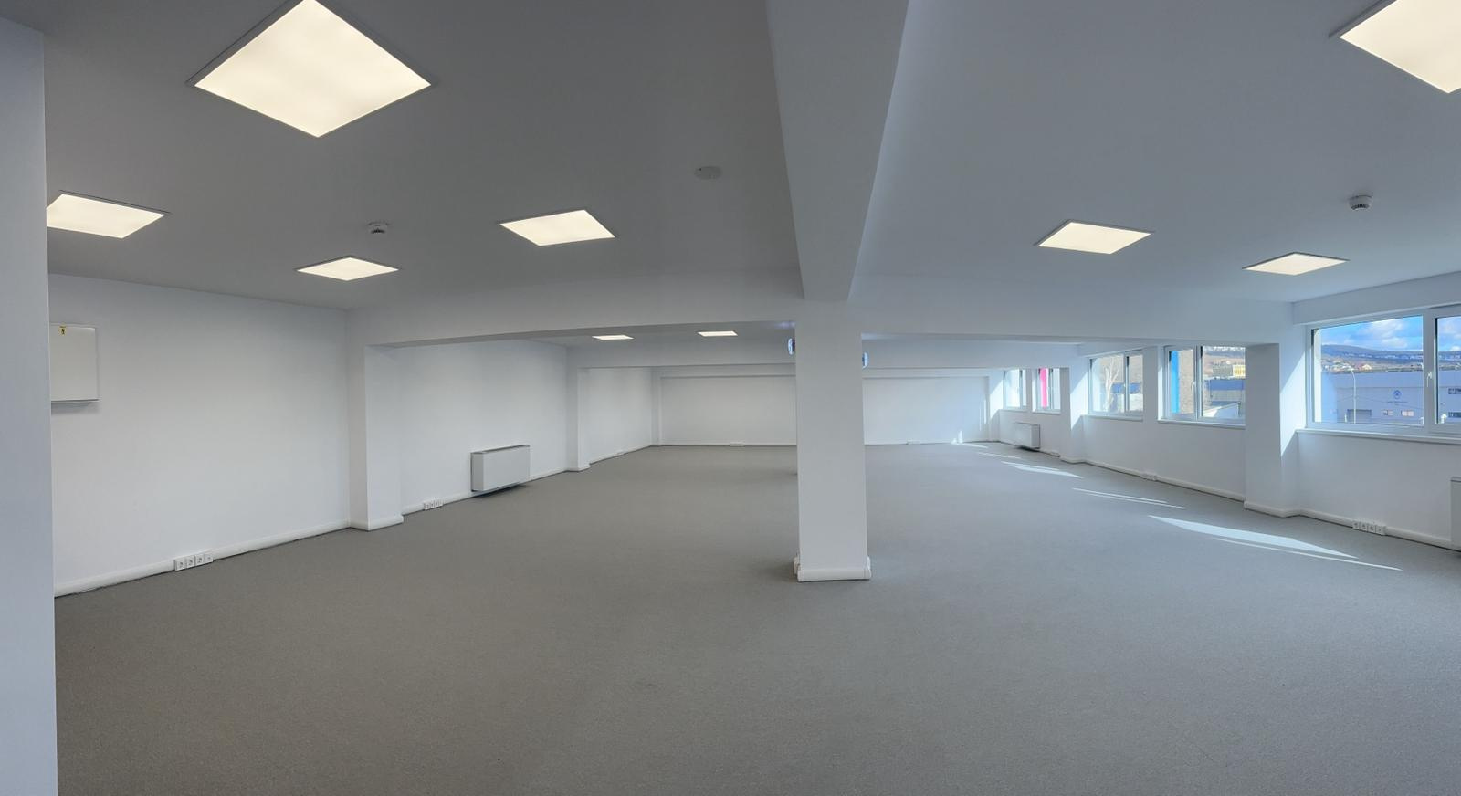 Birou de vânzare în CJ Cluj-Napoca, 300 m²