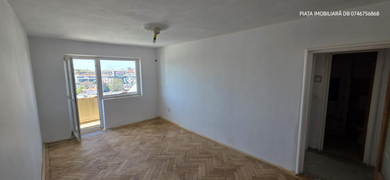 4-Room Apartment – Panoramic View over 2 Different Areas – 1 May Square Area 5