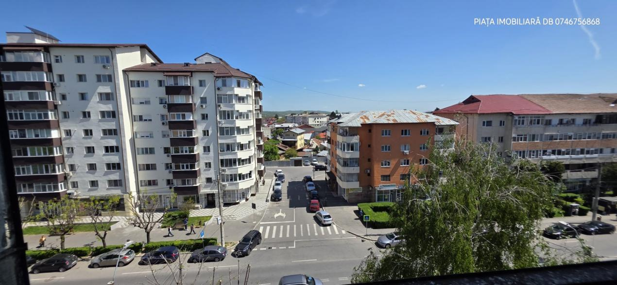4-Room Apartment – Panoramic View over 2 Different Areas – 1 May Square Area 2