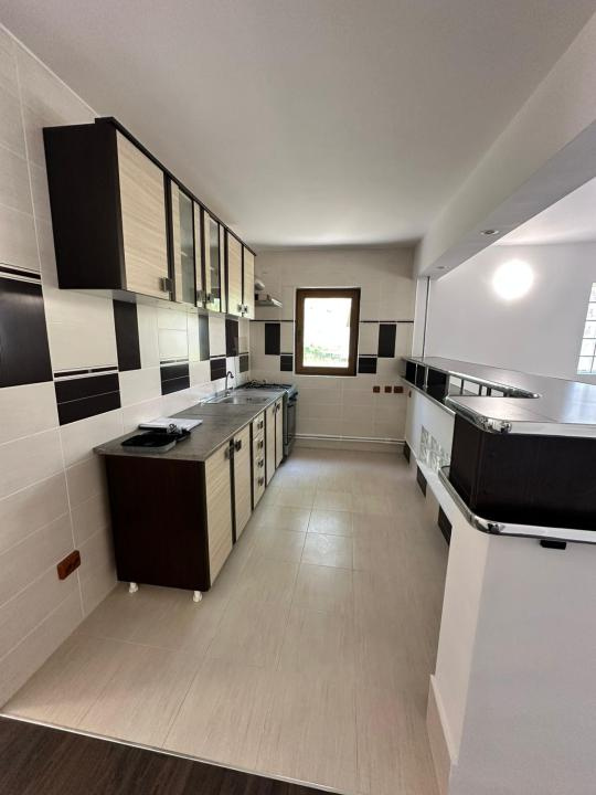 Casă de vânzare în DB Razvad, 200 m²