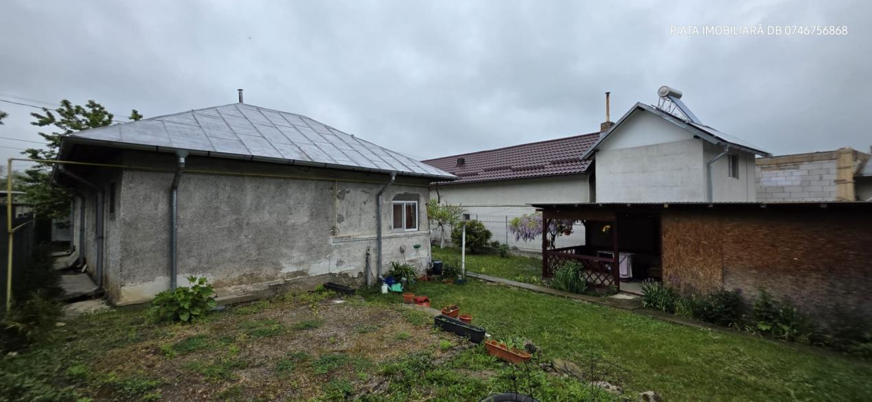 Charming 4-Bedroom House with Full Utilities and Generous Land – Ghirdoveni 4