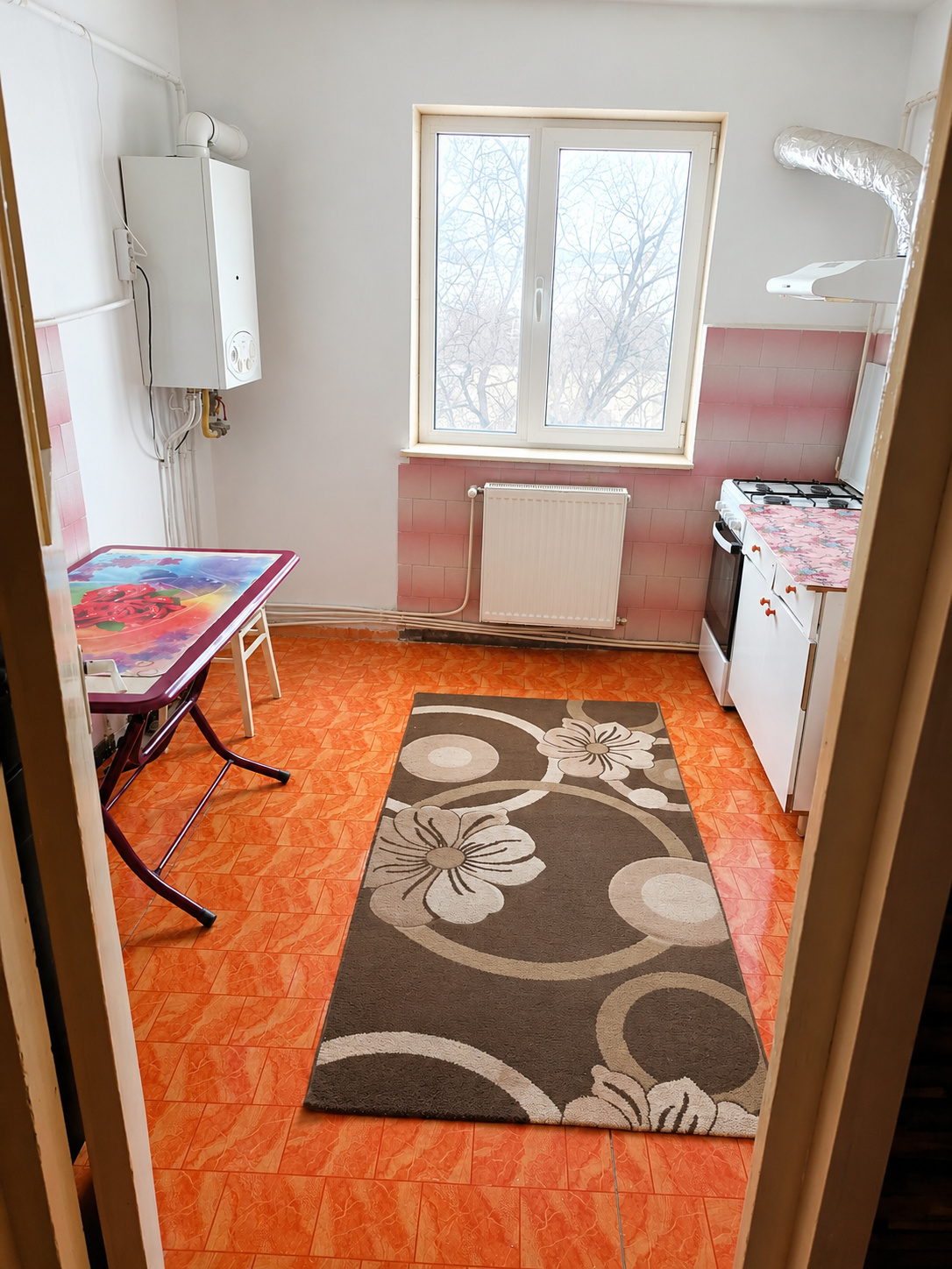 Apartament 2 camere semidecomandat de vanzare, centrală proprie, strada Mioriței