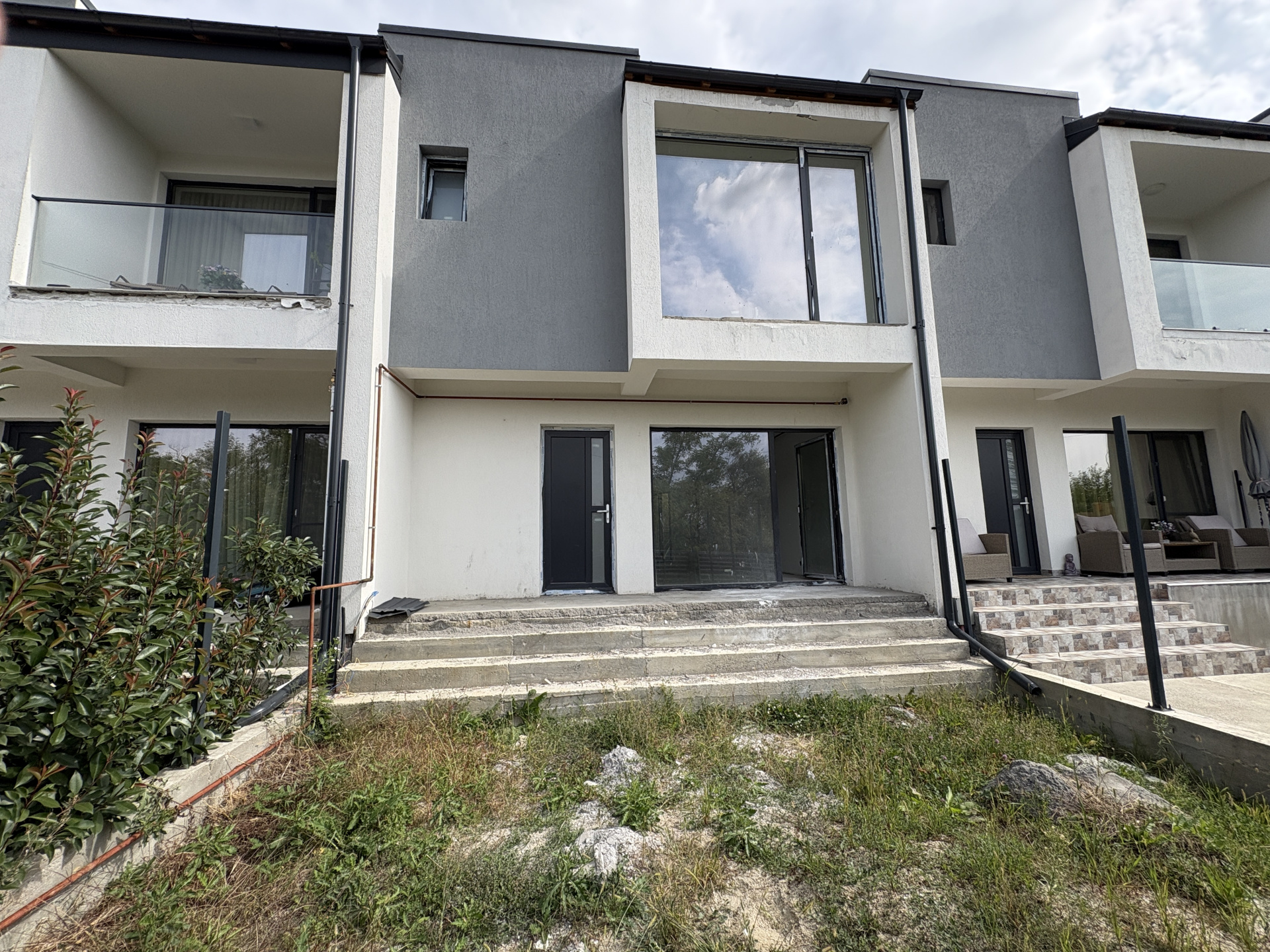 Casă de vânzare într-un triplex I Smeura, strada Olteni I 97.000 euro