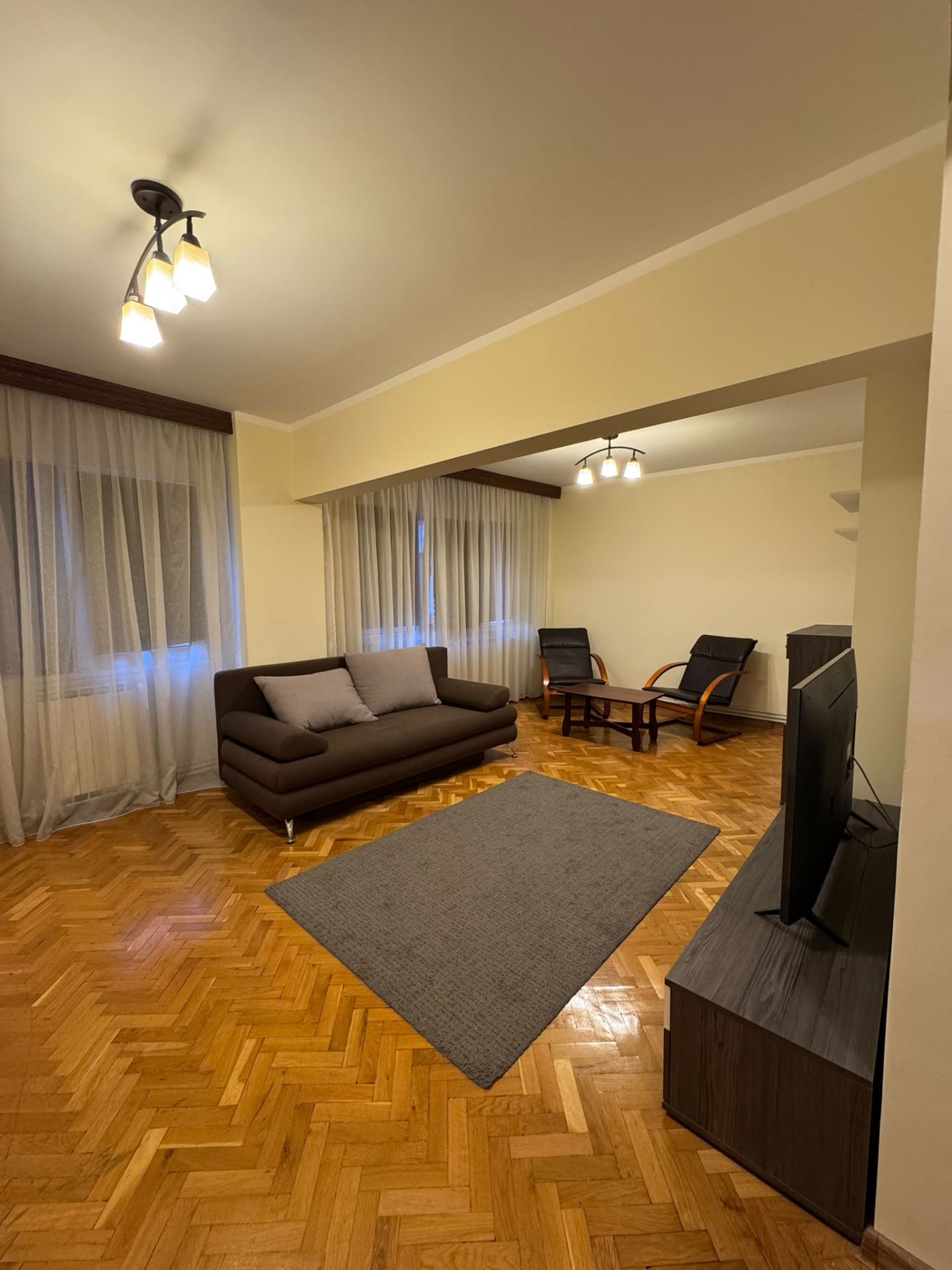 Apartment for rent in B Bucuresti, 102 m²